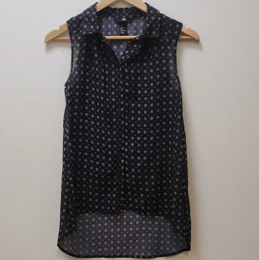 H&M sleeveless pattern blouse black & white low high hem size 2